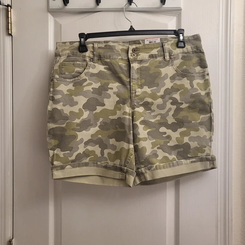 Style & Co. Olive Camo Women's Cargo Shorts New With Tag - Picture 1 of 14